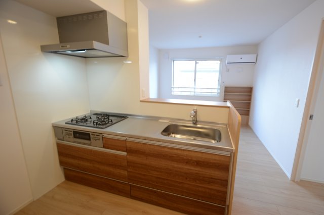 キッチン　３口ガスコンロ、グリル付き！