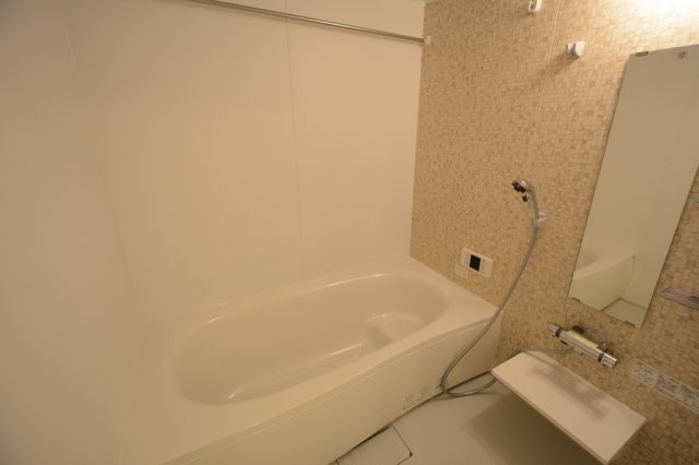 バス・シャワールーム　浴室乾燥機・追い炊き完備！