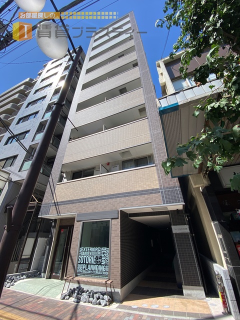 建物外観　スリムなモデル体型の外観。