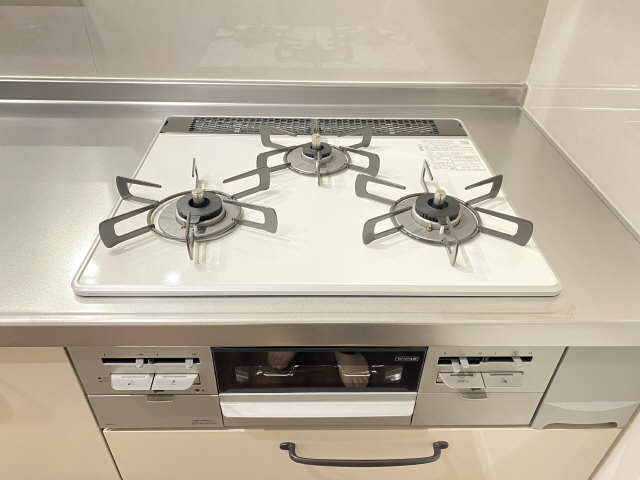 キッチン　3口グリル付コンロ