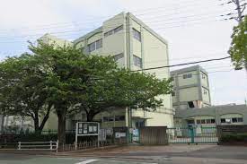 小学校　神戸市立高津橋小学校（小学校）まで818m