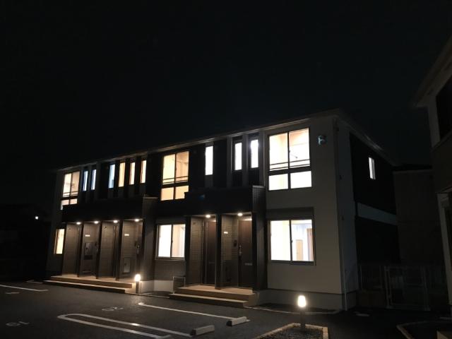 建物外観　外観写真（夜）