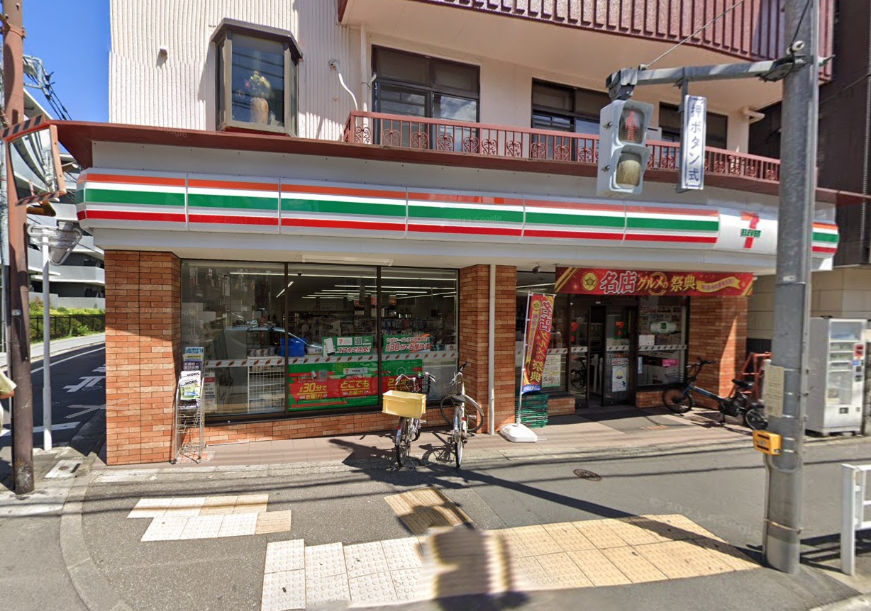 コンビニ　セブンイレブン渋谷本町店（コンビニ）まで366m