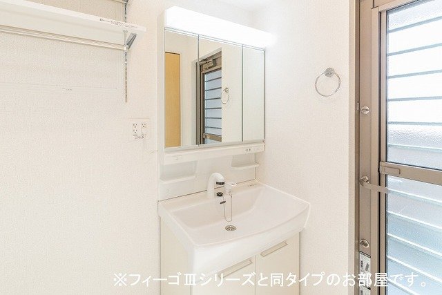 洗面設備　コンパクトで使いやすい洗面所