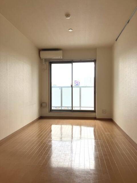 居室・リビング　南向きのお部屋です