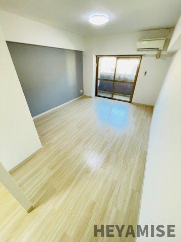 居室・リビング　※反転類似間取りの別の階のお部屋の写真です※