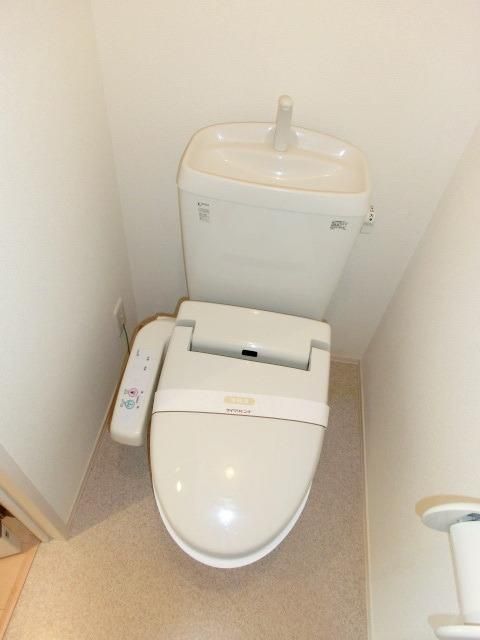 トイレ　洗浄便座です