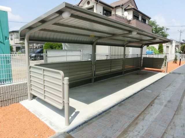 その他　屋根付き駐輪場