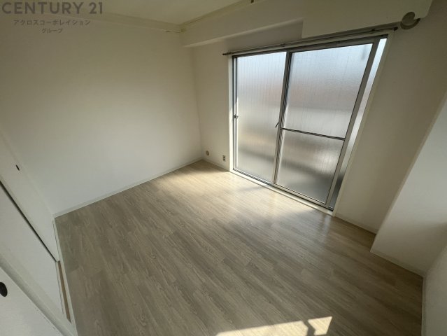 居室・リビング　２面採光の明るいお部屋です。
