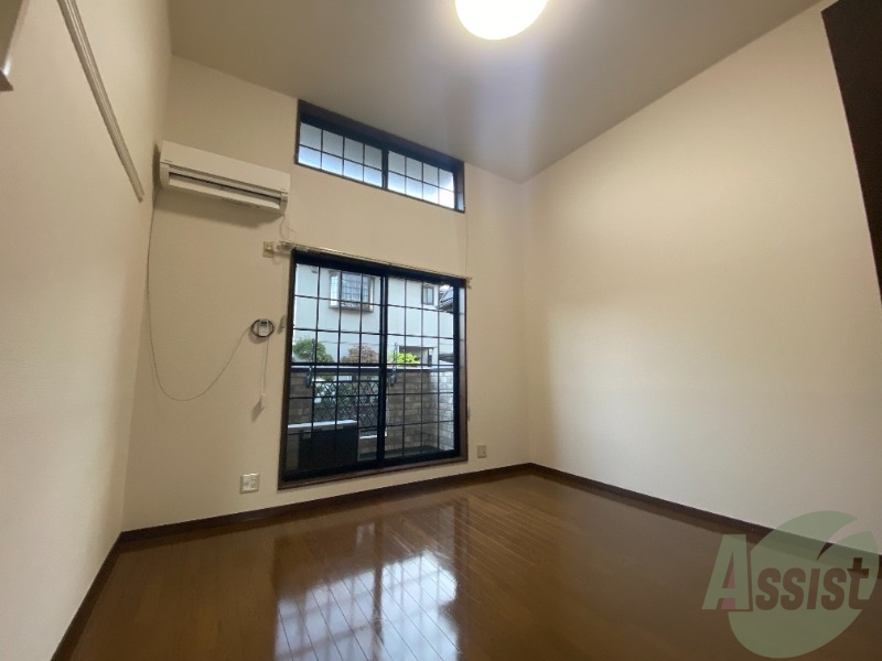 居室・リビング　陽の光が差し込む明るいお部屋は気持がいいですね～