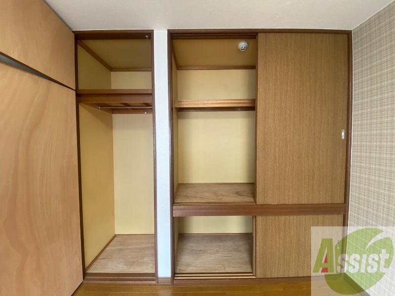 収納　寝室の収納です。部屋がすっきり片付きます