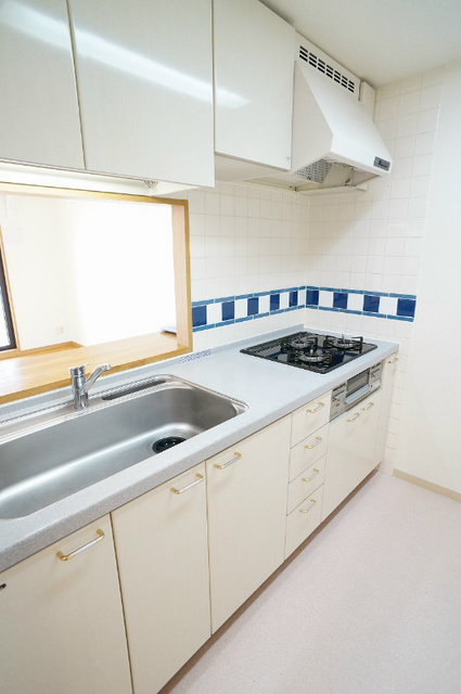 キッチン　参考写真（同建物別部屋のものです）