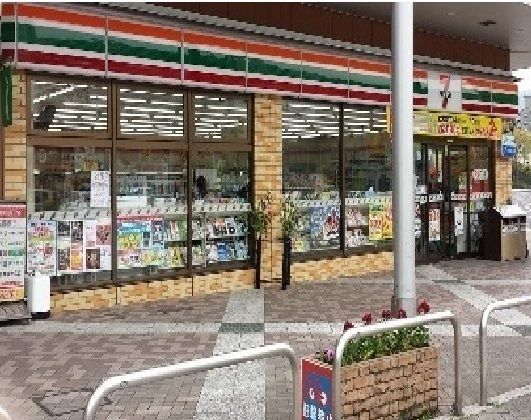コンビニ　セブンイレブン（コンビニ）まで220m