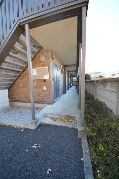エントランス　★巡回清掃などで整った敷地★