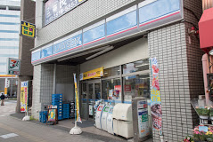 コンビニ　ローソン 西巣鴨駅前店（コンビニ）まで135m