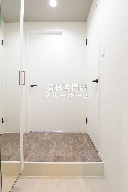 玄関　シューズボックス付きの明るい玄関！