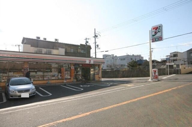 コンビニ　セブンイレブン大阪神路3丁目店（コンビニ）まで558m