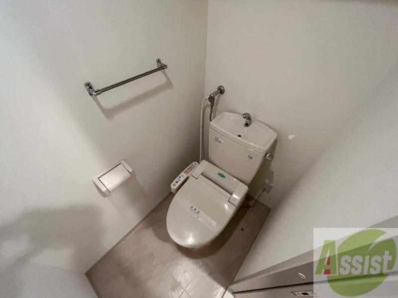 トイレ　こちらはトイレです。清潔感があり、安心して使用できます。
