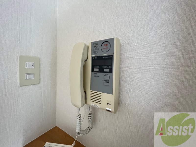 セキュリティ　インターホンです。来客者の顔が見えるので安心！