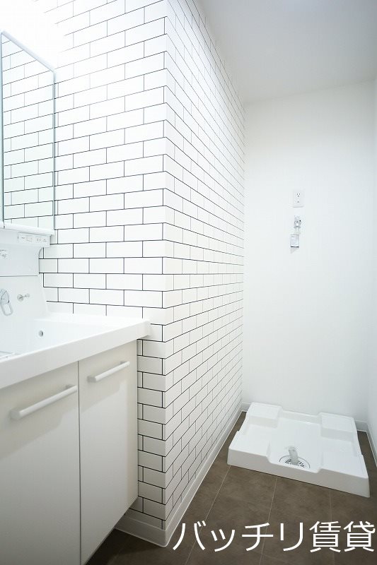 洗面設備　同建物の別号室の為現況優先