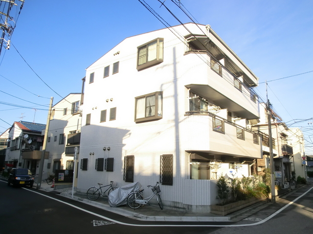 建物外観　タイル張りの綺麗な外観ですよ