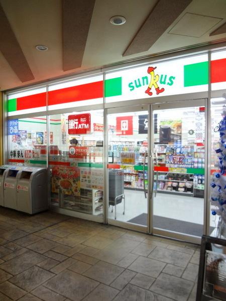 コンビニ　サンクス 大阪弁天町店（コンビニ）まで551m