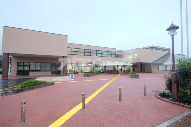 図書館　日高市立図書館（図書館）まで250m