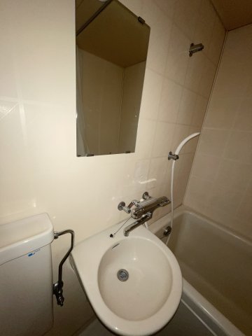 洗面設備　※写真は同じマンションの違う部屋のものになります。