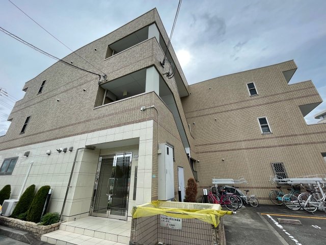 建物外観　オートロック、防犯カメラ完備☆