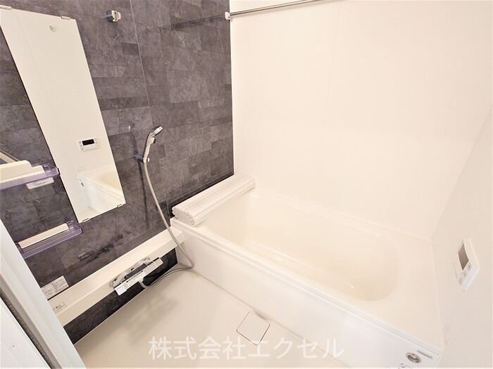 バス・シャワールーム　追い焚き機能付きです。