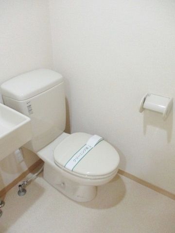 トイレ　写真は別号室になります