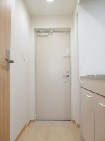 玄関　写真は別号室になります。