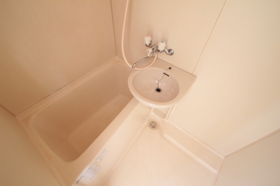 バス・シャワールーム　※別部屋の写真です