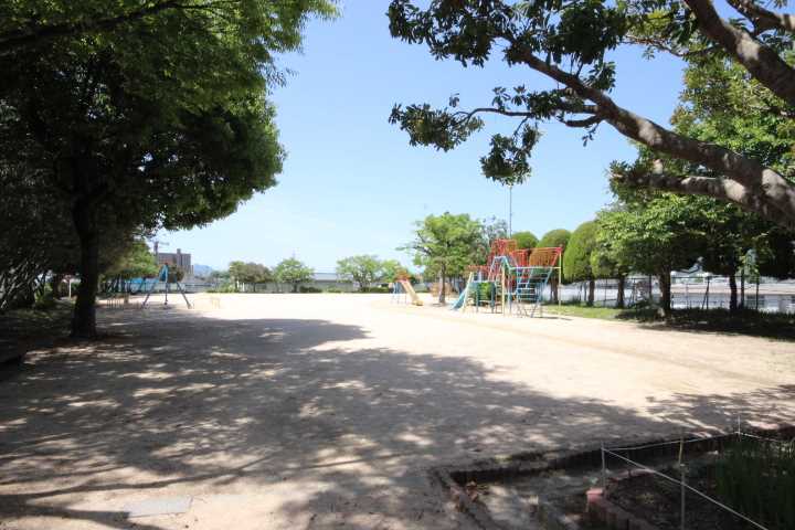 公園　皆賀公園（公園）まで682m