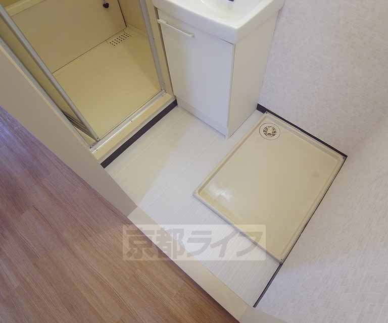 洗面設備　洗濯機置き場があり便利です・