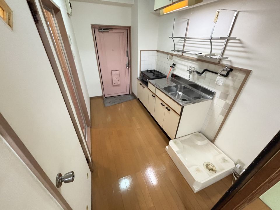 居室・リビング　調理スペースに二口コンロ　充実のキッチン