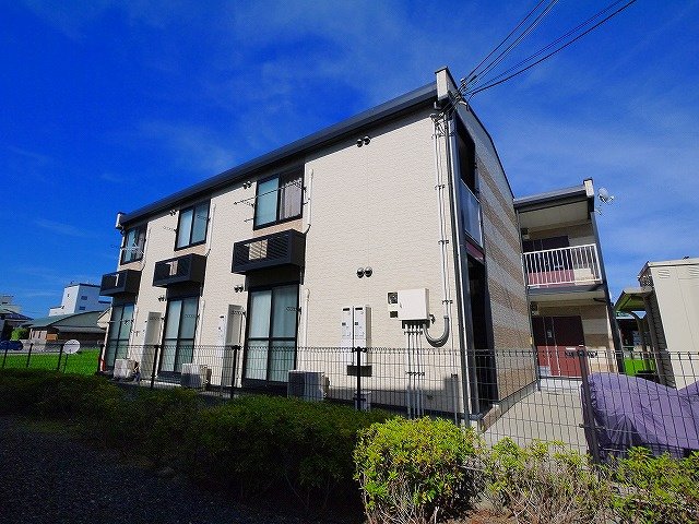 建物外観　落ち着いた雰囲気の外観です