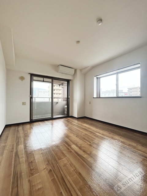 居室・リビング　出窓付きで日当たりのいいお部屋です♪♪