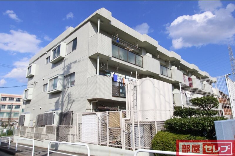 建物外観　タイル貼りの外観。