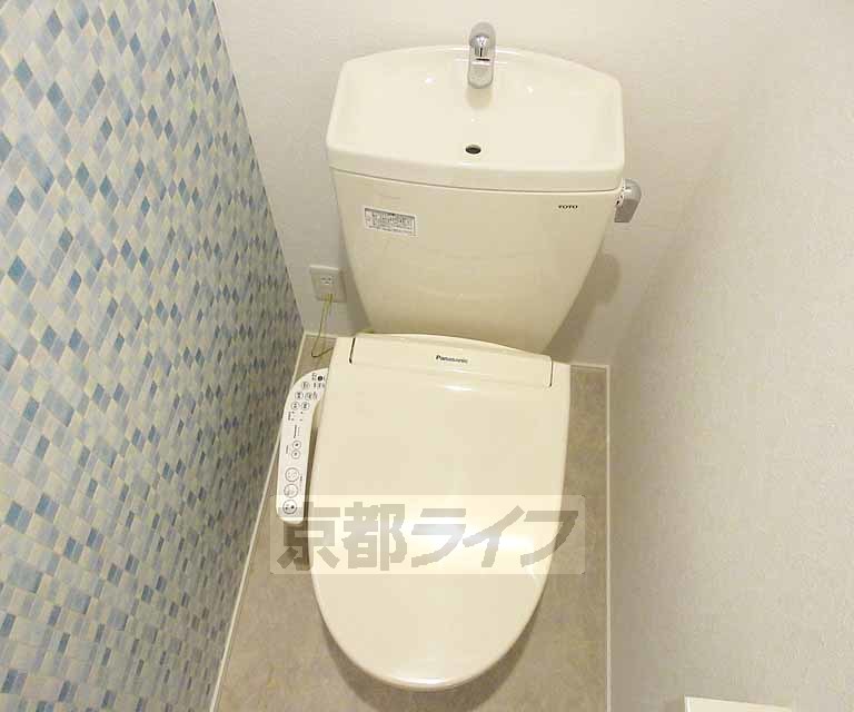 トイレ　ウォシュレットも付いています