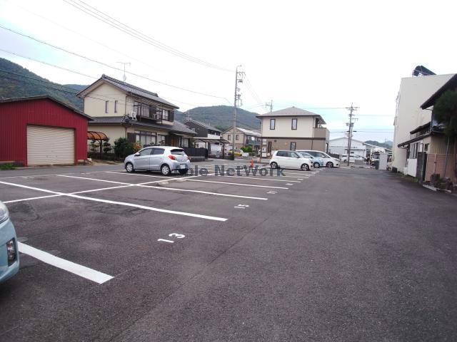 駐車場　駐車場