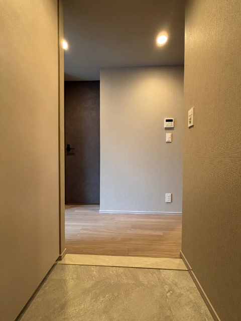 玄関　※写真は同タイプ・別号室です。