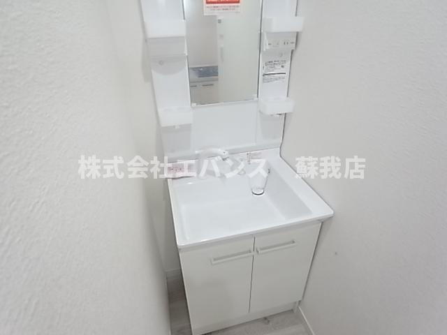 洗面設備　独立洗面台、朝の身支度には欠かせません