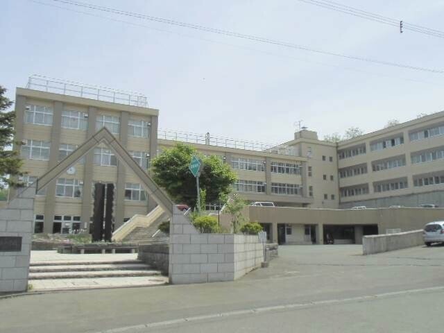 中学校　札幌市立稲穂中学校（中学校）まで797m