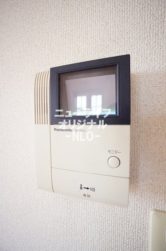 セキュリティ　来訪者を確認出来るモニター付きのインターホンで安心！