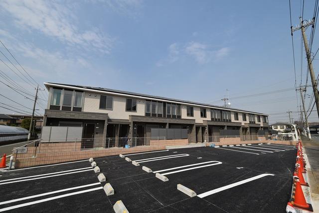 建物外観　敷地内駐車場