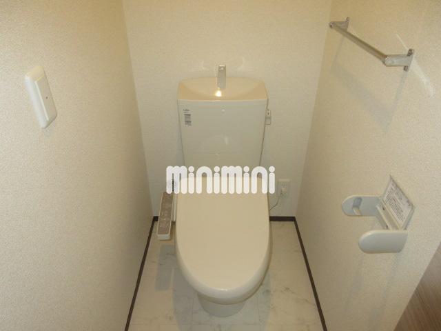 トイレ　温水洗浄便座完備です。