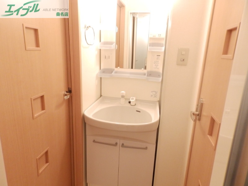 洗面設備　別部屋同型タイプです。