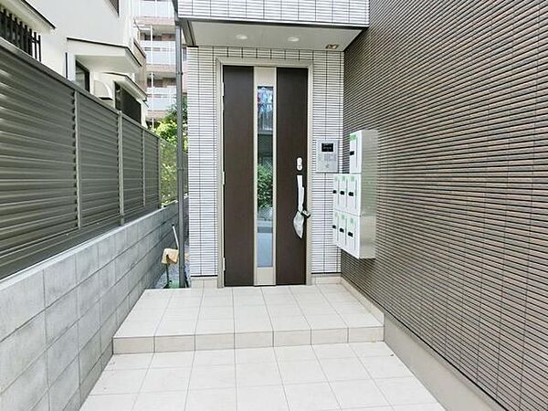 エントランス　毎日通るエントランスはこんな感じです♪