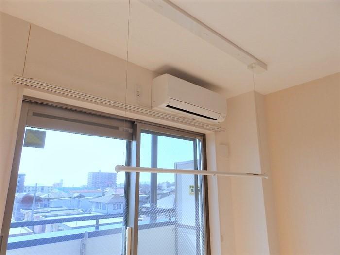 その他設備　室内物干し・エアコン